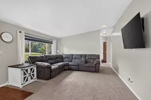 4201 Matuszak Ct, Green Bay, WI 54313 - Photo 5