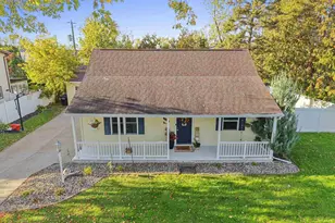 1306 S Riverdale Dr, Appleton, WI 54914 - Photo 3