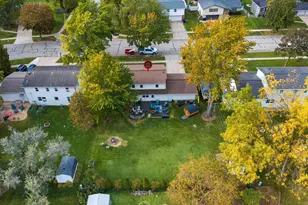 2075 W Vista Cir, De Pere, WI 54115 - Photo 51