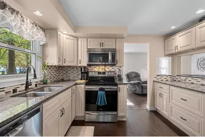 2075 W Vista Circle, De Pere, WI 54115 - Photo 13