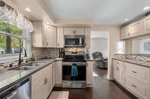 2075 W Vista Cir, De Pere, WI 54115 - Photo 13