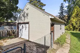 1060 Dousman St, Green Bay, WI 54303 - Photo 15