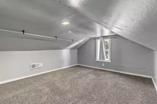 1060 Dousman St, Green Bay, WI 54303 - Photo 11