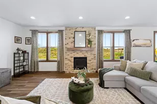 244 E Spartan Dr, Appleton, WI 54913 - Photo 5