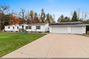 401 Julie St, Crivitz, WI 54114 - Photo 1