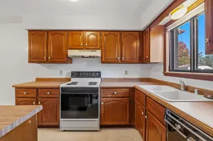 890 Bishop Ct, Fond du Lac, WI 54935 - Photo 5