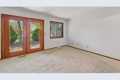 890 Bishop Court, Fond du Lac, WI 54935 - Photo 3