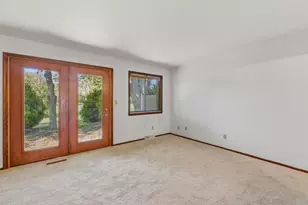 890 Bishop Ct, Fond du Lac, WI 54935 - Photo 3