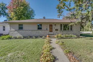 903 Armory Pl, Oshkosh, WI 54902 - Photo 1