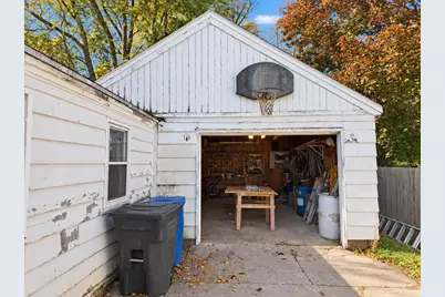 1009 Grand Street, Oshkosh, WI 54901 - Photo 7