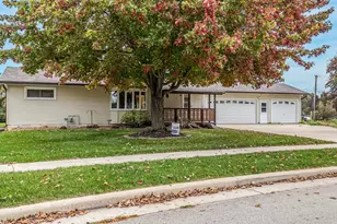 904 Newton Ave, Waupun, WI 53963 - Photo 1