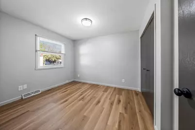 130 W Custer Avenue, Oshkosh, WI 54901 - Photo 13
