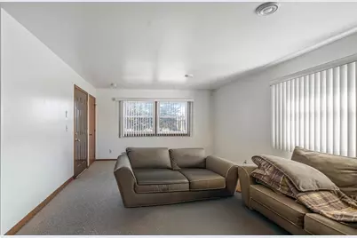 130 W Custer Avenue, Oshkosh, WI 54901 - Photo 17