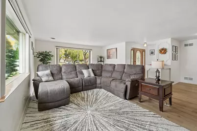 136 Circle Drive, Shawano, WI 54166 - Photo 5