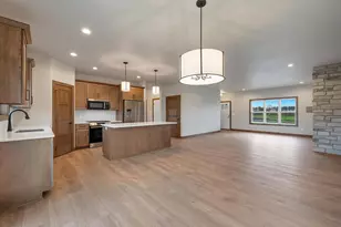 1588 Ontario Rd, Green Bay, WI 54311 - Photo 9