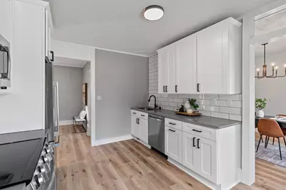 105 S Lark Street, Oshkosh, WI 54902 - Photo 9