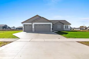 373 Brookline Ave, De Pere, WI 54115 - Photo 3