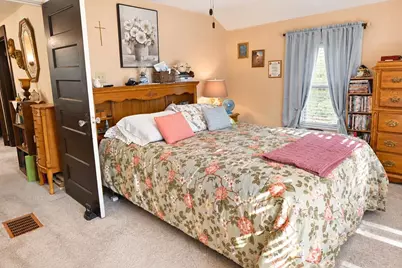 924 E New York Avenue, Oshkosh, WI 54901 - Photo 9