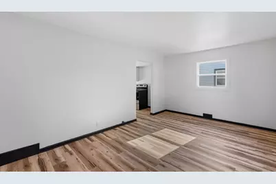 2038 W Neil Place, Milwaukee, WI 53209 - Photo 9