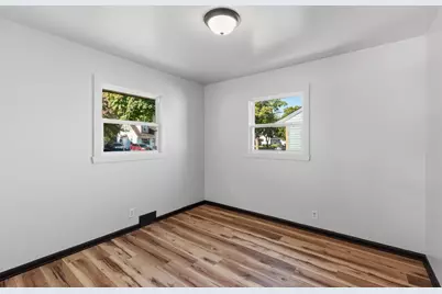 2038 W Neil Place, Milwaukee, WI 53209 - Photo 13