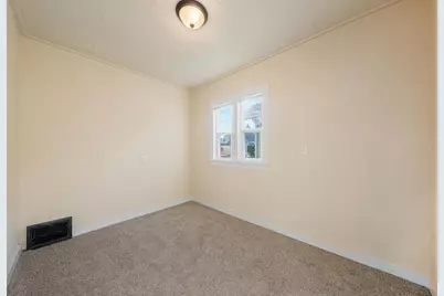 918 W 5th Avenue, Oshkosh, WI 54902 - Photo 17