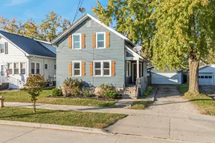 918 W 5th Ave, Oshkosh, WI 54902 - Photo 1