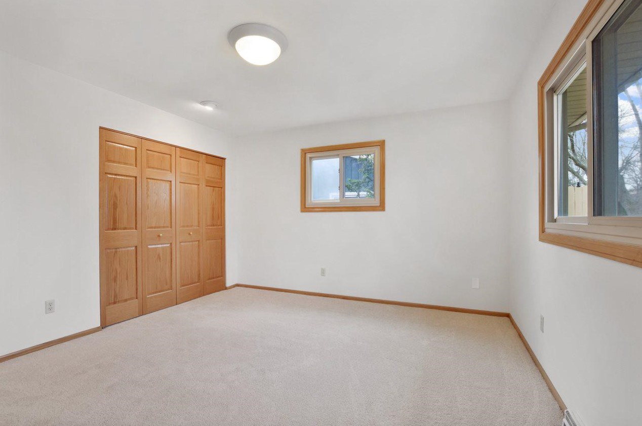 1326 Woodvale Dr, Madison WI  53716-1464 exterior
