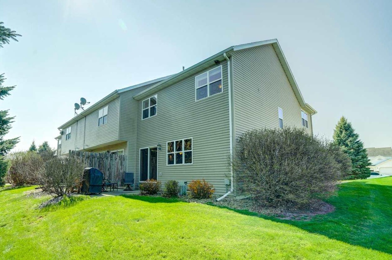 3020 Selkirk Dr, Sun Prairie WI  53590-4257 exterior