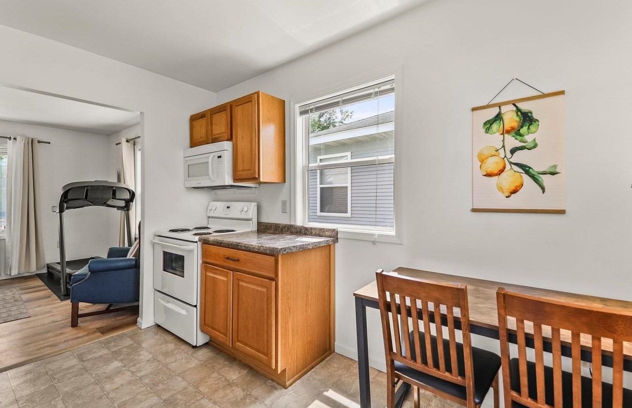 81 Craig Ave, Madison WI  53705-1335 exterior