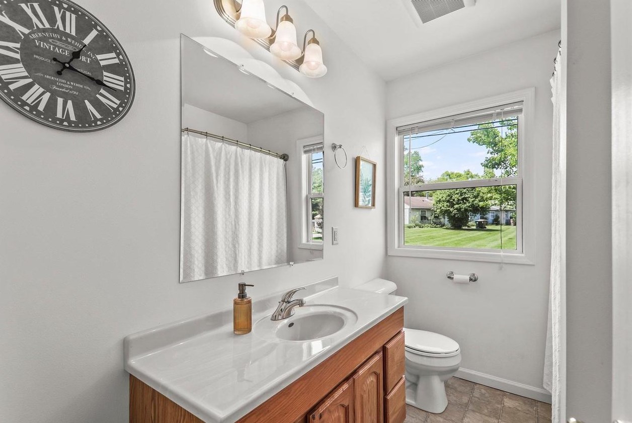 81 Craig Ave, Madison WI  53705-1335 exterior