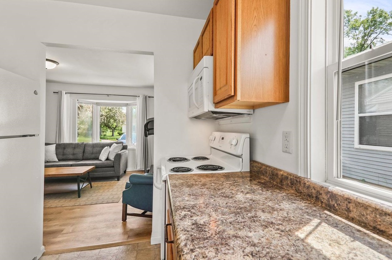 81 Craig Ave, Madison WI  53705-1335 exterior