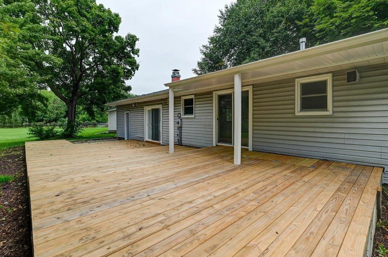 2110 Sunnyside Cres, Madison WI  53704-3535 exterior