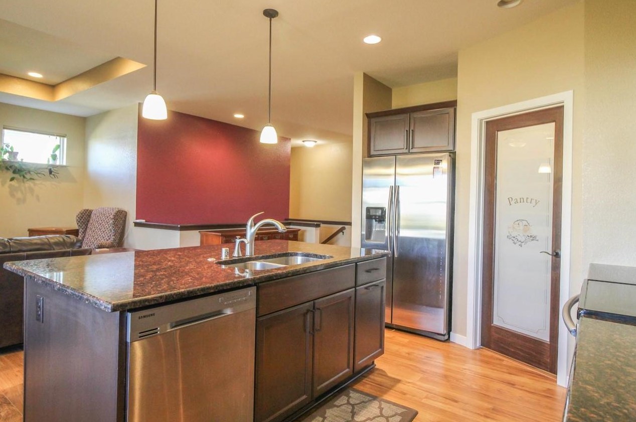 386 Bella Way, Sun Prairie WI  53590-8825 exterior