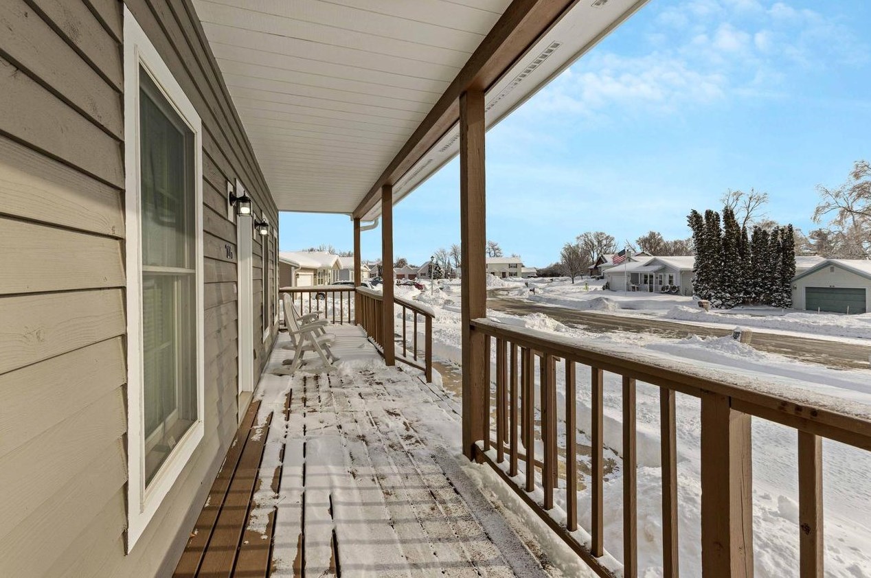 205 Nicholas Dr, Delavan WI  53115-2249 exterior