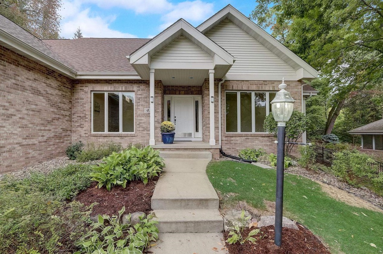 43 Hawk Feather Cir, Madison WI  53717-2744 exterior
