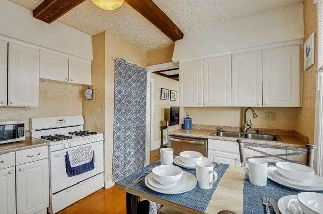 214 Henry St, Madison WI 53703-3608 exterior