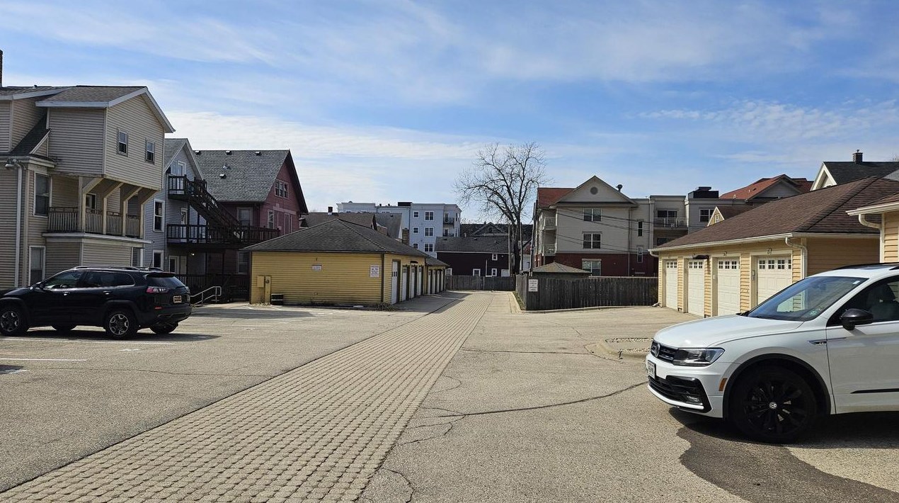 214 Henry St, Madison WI 53703-3608 exterior