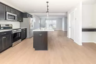 1125 Hickory Hls Dr, Sun Prairie, WI 53590 - Photo 7