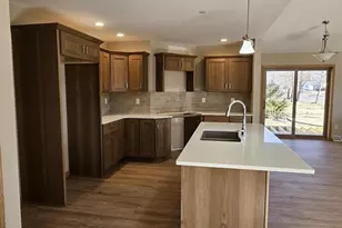 915 Sutherland Ave, Janesville, WI 53545 - Photo 9