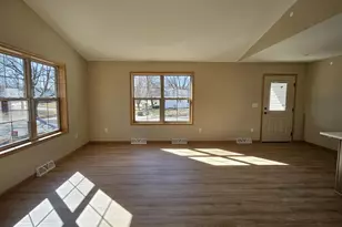 915 Sutherland Ave, Janesville, WI 53545 - Photo 5