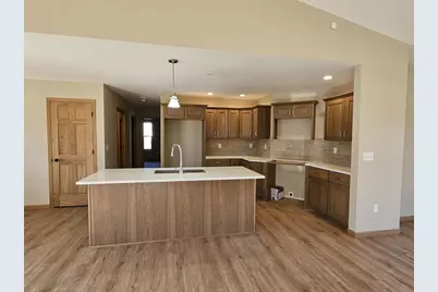 915 Sutherland Avenue, Janesville, WI 53545 - Photo 7