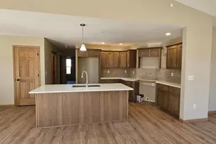 915 Sutherland Ave, Janesville, WI 53545 - Photo 7