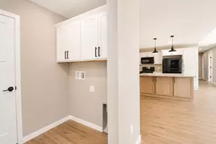 2241 S Haborn Dr, Beloit, WI 53511 - Photo 9