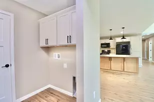 2241 S Haborn Dr, Beloit, WI 53511 - Photo 9