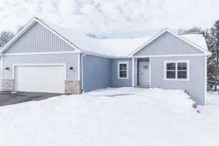 297 Teri Lee Ln, Orfordville, WI 53576 - Photo 3