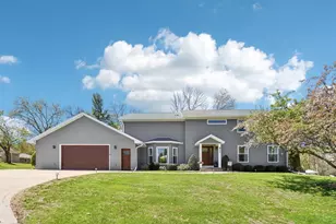 911 Fawn Ct, Wisconsin Dells, WI 53965 - Photo 5