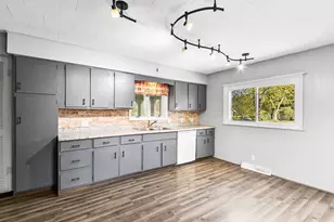 412 W Chestnut St, Pardeeville, WI 53954 - Photo 3