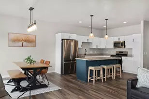 527 S 7th St, Janesville, WI 53536 - Photo 9