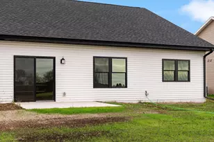 527 S 7th St, Janesville, WI 53536 - Photo 25