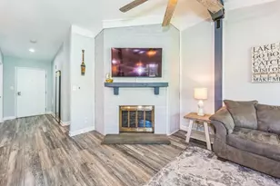 33 Abbey Villa Cir, Fontana, WI 53125 - Photo 3